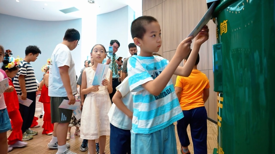 “盛夏逐光 毕业向新”延庆区首发毕业季彩戳纪念封发布活动举办 “盛夏逐光 毕业向新”延庆区首发毕业季彩戳纪念封发布活动举办
