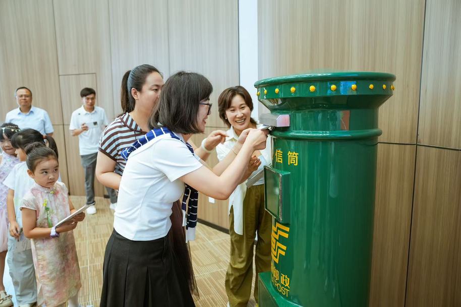 “盛夏逐光 毕业向新”延庆区首发毕业季彩戳纪念封发布活动举办 “盛夏逐光 毕业向新”延庆区首发毕业季彩戳纪念封发布活动举办