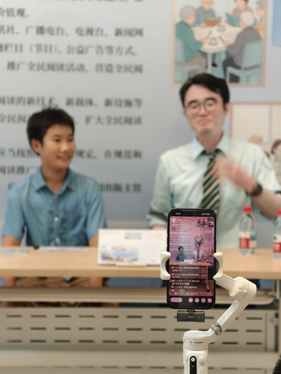 “盛夏逐光 毕业向新”延庆区首发毕业季彩戳纪念封发布活动举办 “盛夏逐光 毕业向新”延庆区首发毕业季彩戳纪念封发布活动举办