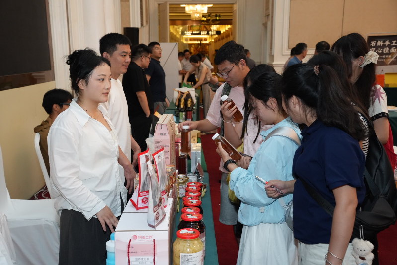 2026安徽省功能性农产品科技创新大会召开 DSC06961-opq4845513914.jpg