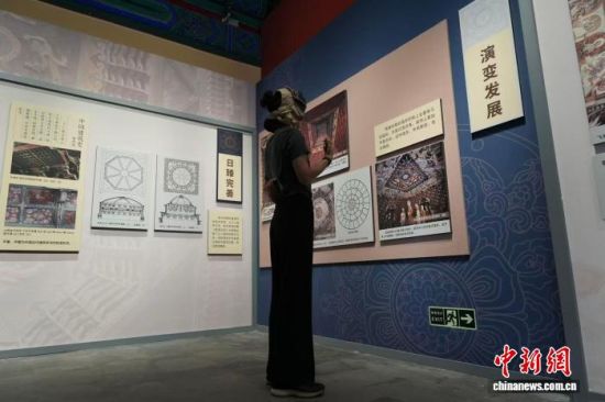 北京古代建筑博物馆“藻饰华章——中国古代藻井艺术展”将于7月27日开展。图为7月24日拍摄的展厅。张翎钰 摄