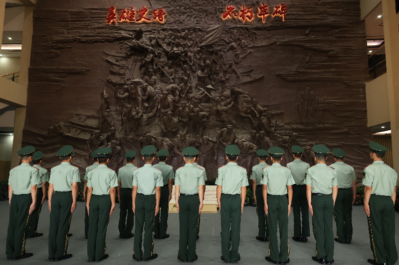 广西武警部队官兵走进湘江战役发生地重温长征精神 twitter