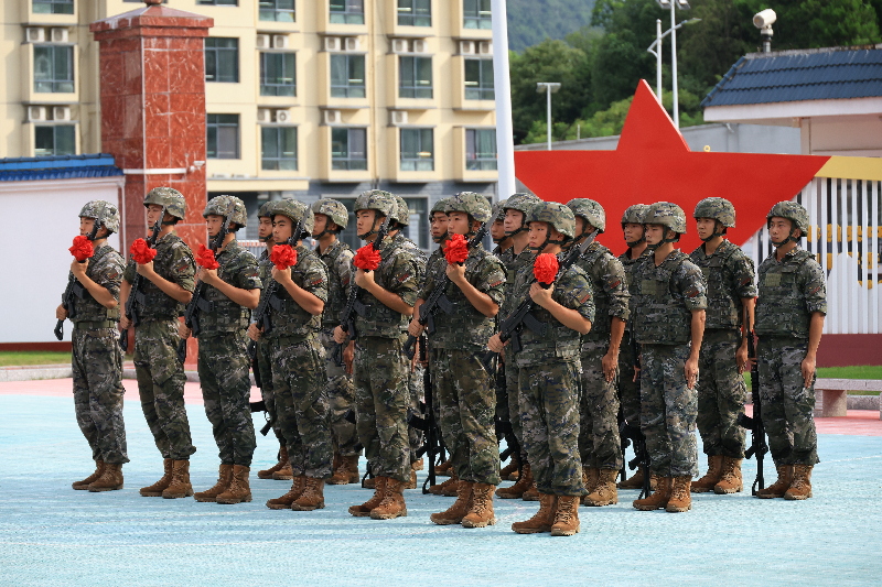 广西武警部队官兵走进湘江战役发生地重温长征精神 twitter