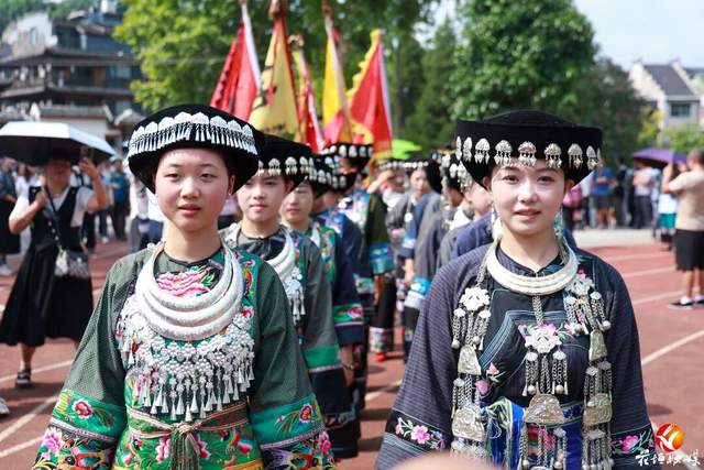 湖南湘西:苗族赶秋,人潮如海! 湖南湘西:苗族赶秋,人潮如海!