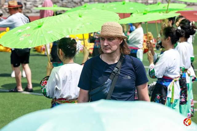 湖南湘西:苗族赶秋,人潮如海! 湖南湘西:苗族赶秋,人潮如海!