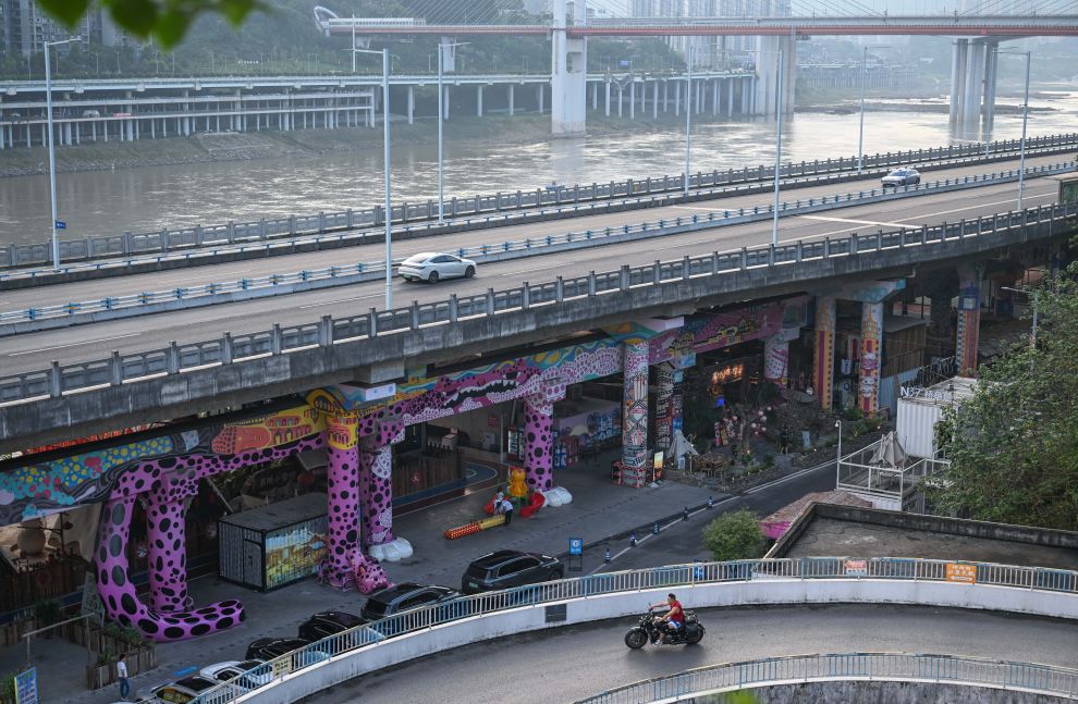 重庆：昔日桥下“边角料” 变身多功能微空间
