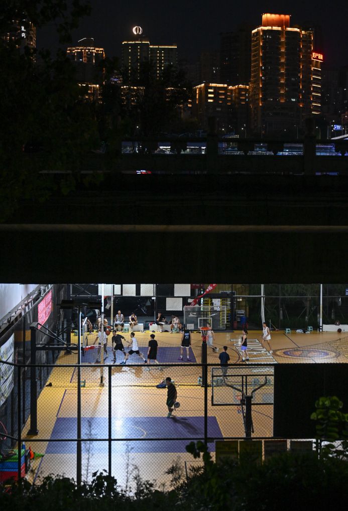 重庆：昔日桥下“边角料” 变身多功能微空间