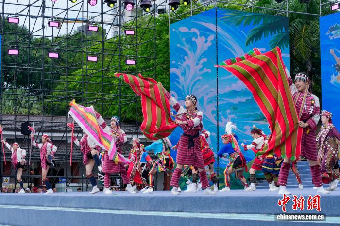 东西问丨张睿:黎苗嬉水节如何“火”向世界?