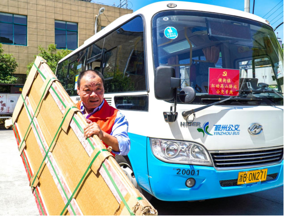 徜徉在绿水青山间的“红色动脉” 宁波横街镇“高山快递”共同体打通快递进村“最后一公里”