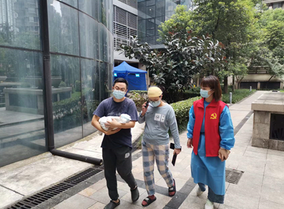 成都高新：绿色通道紧急护航 封控区孕妇全闭环顺利生产