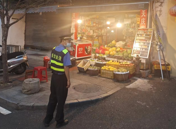 战疫十二时辰 邛崃这群人的日与夜