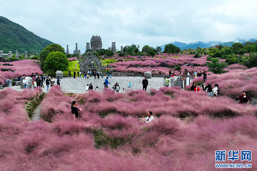 “景”上添花 文旅融合扮靓重庆“双节”假期