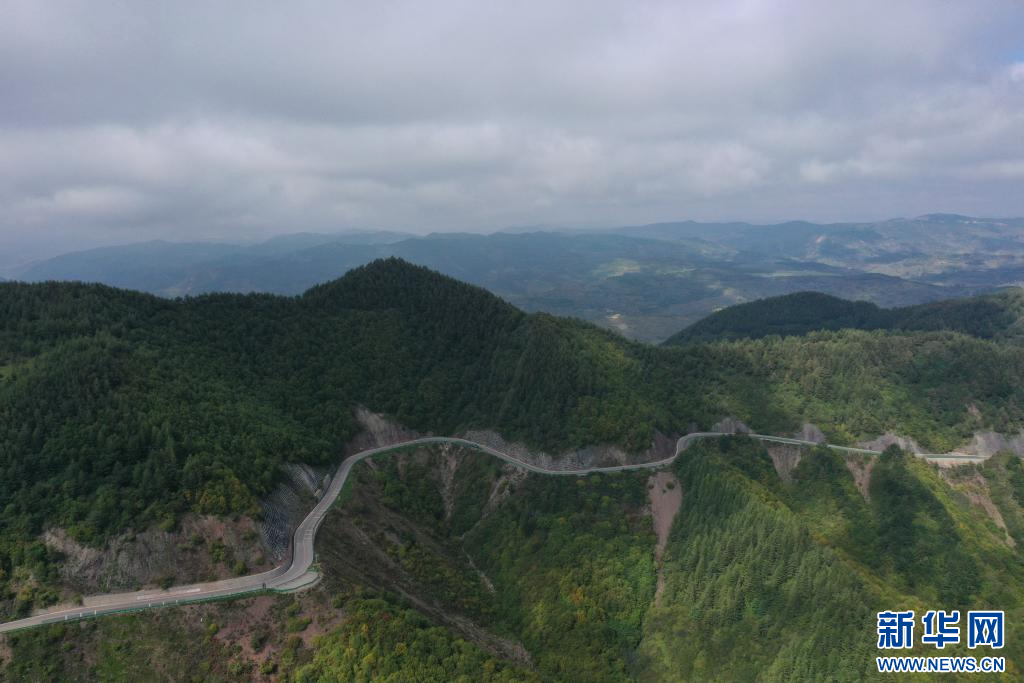 全力推进公路安全生命防护提升工程