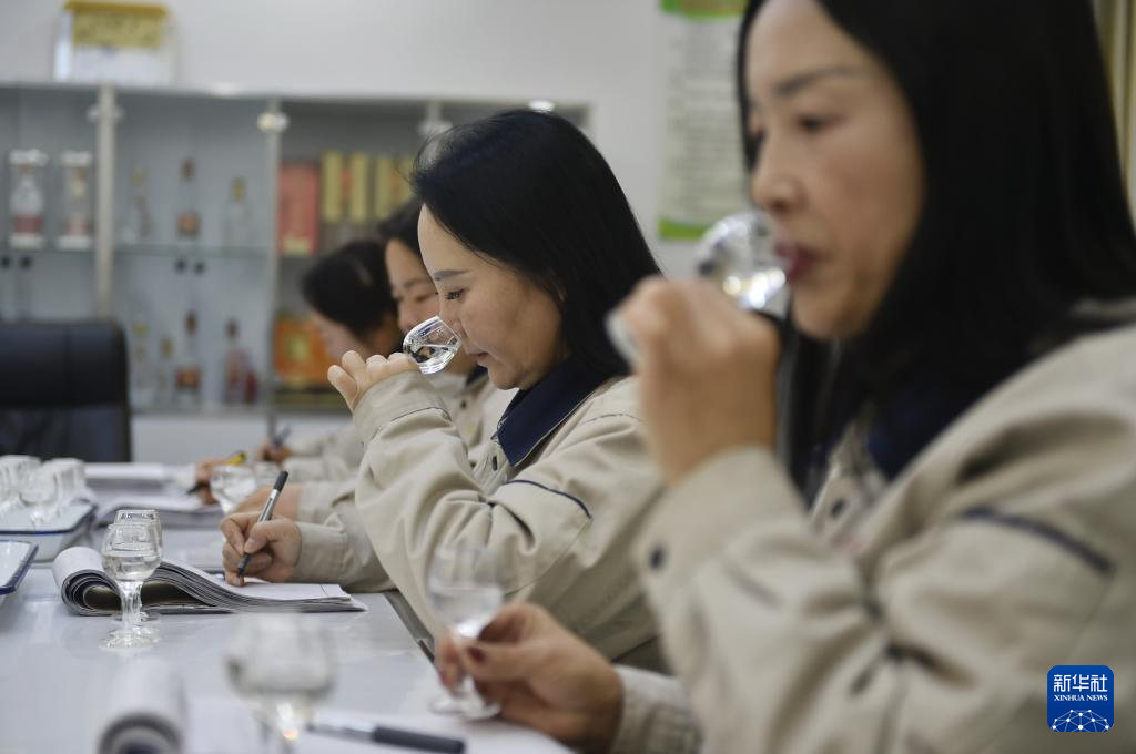 传承古艺酿琼浆