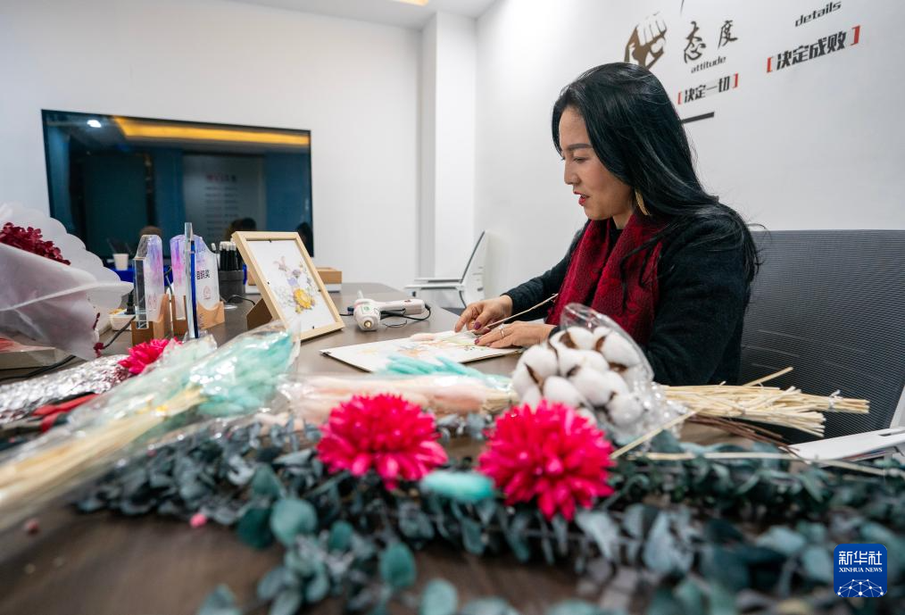 四季中国丨在斗南，秀出鲜花“新花样”