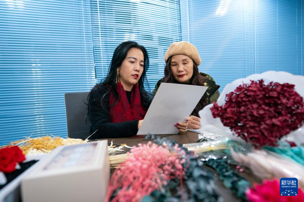 四季中国丨在斗南，秀出鲜花“新花样”