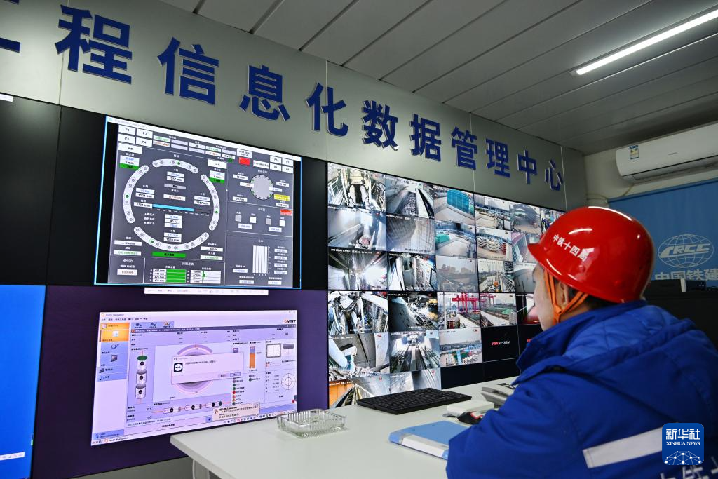 青岛地铁施工成功下穿胶济铁路