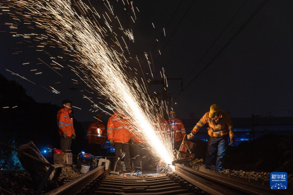 上海：换轨施工迎春运