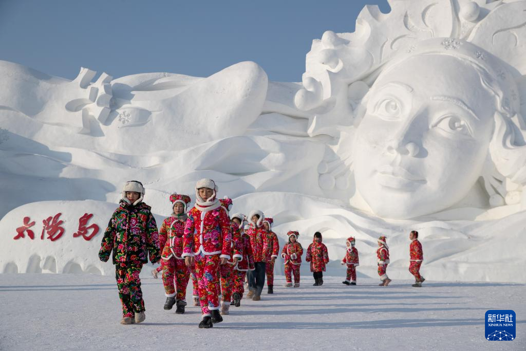 盛装“雪世界”“尔滨”上演冬日浪漫