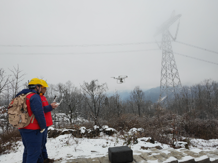 踏雪迎风保供电 他们全力以赴守护万家灯火