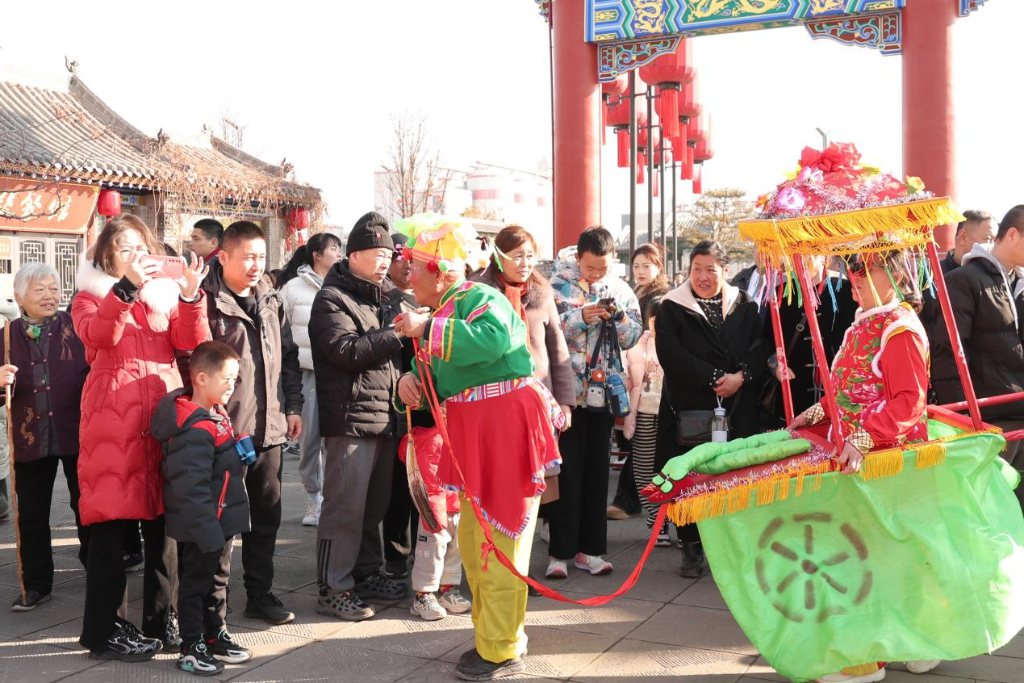 在古民居内过个年！——山西乔家大院春节文旅观察