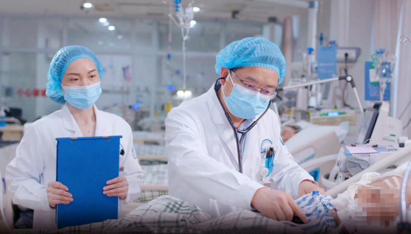 “明”呼吸之道 “佑”生命之光——重庆医药高专附一院呼吸与危重症医学科主任朱佑明的从医之路