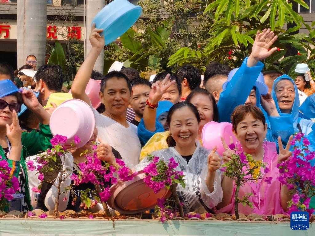 西双版纳庆祝泼水节