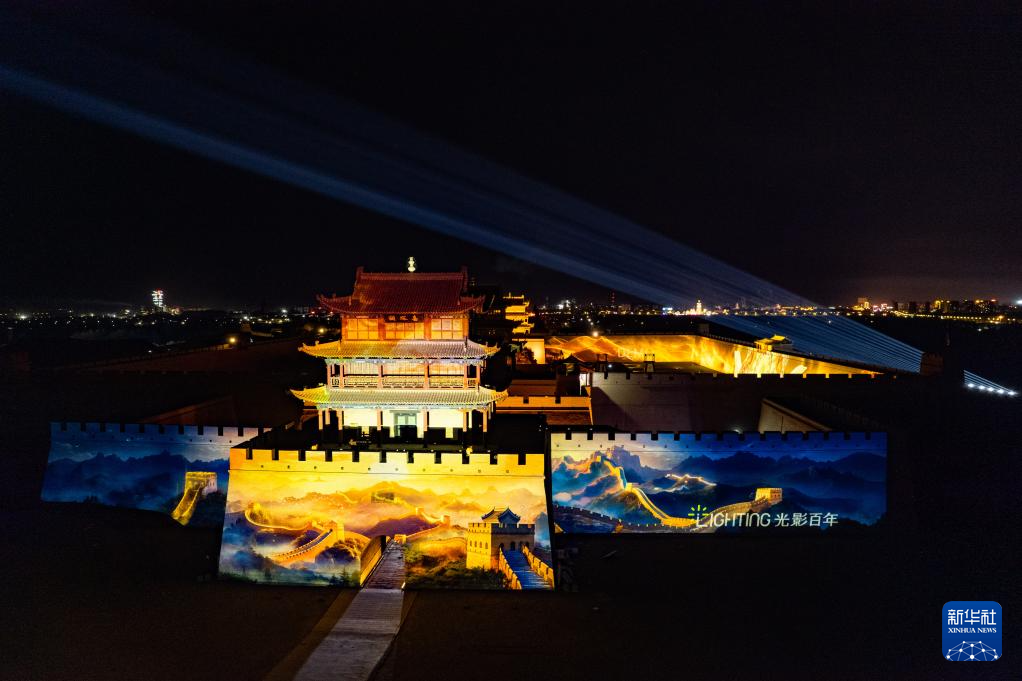 甘肃嘉峪关开启“夜游”模式