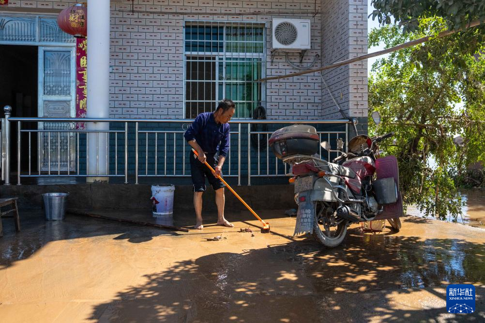 聚焦防汛抗洪｜湖南湘潭：清淤除障 恢复家园