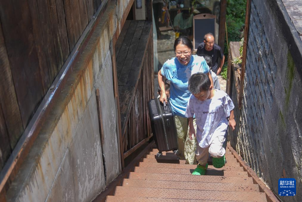 四季中国｜青山当户 白云过庭：“华中屋脊”上的夏日生意经