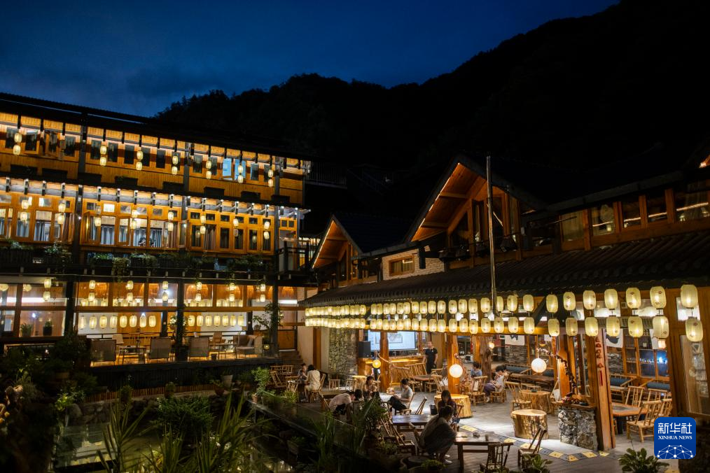 四季中国｜青山当户 白云过庭：“华中屋脊”上的夏日生意经