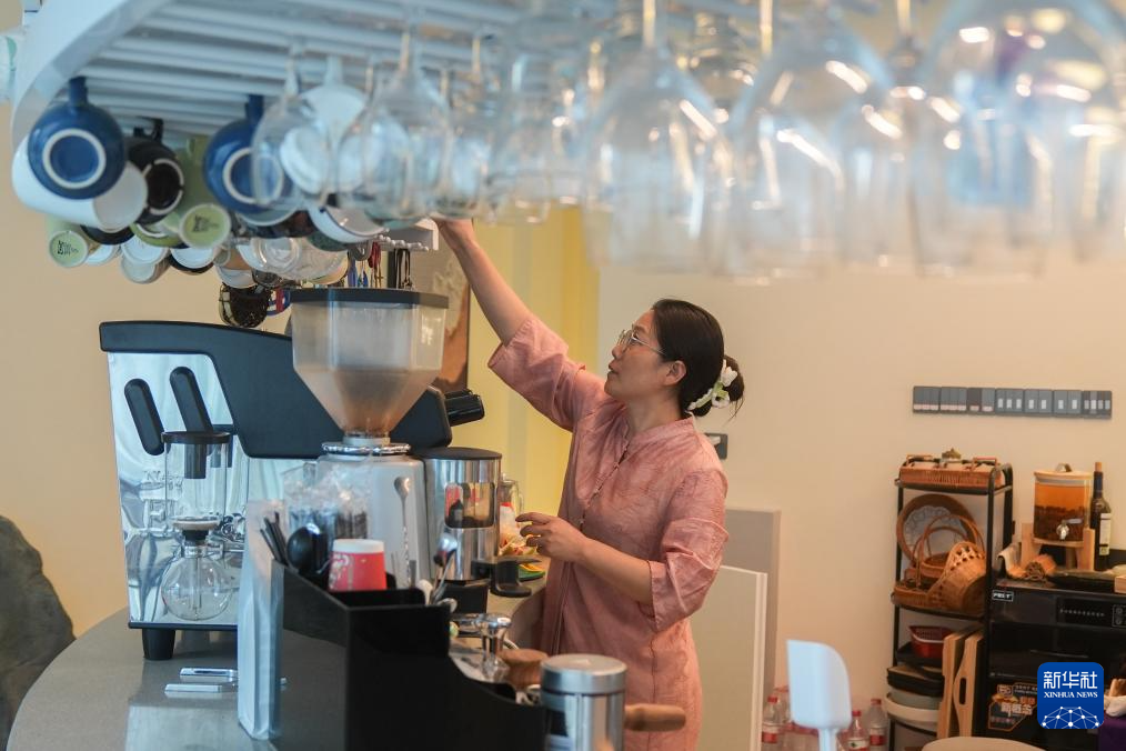四季中国｜青山当户 白云过庭：“华中屋脊”上的夏日生意经