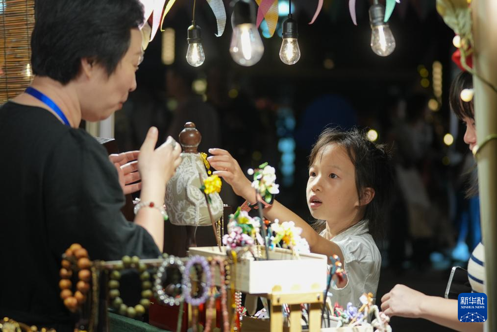 四季中国｜青山当户 白云过庭：“华中屋脊”上的夏日生意经