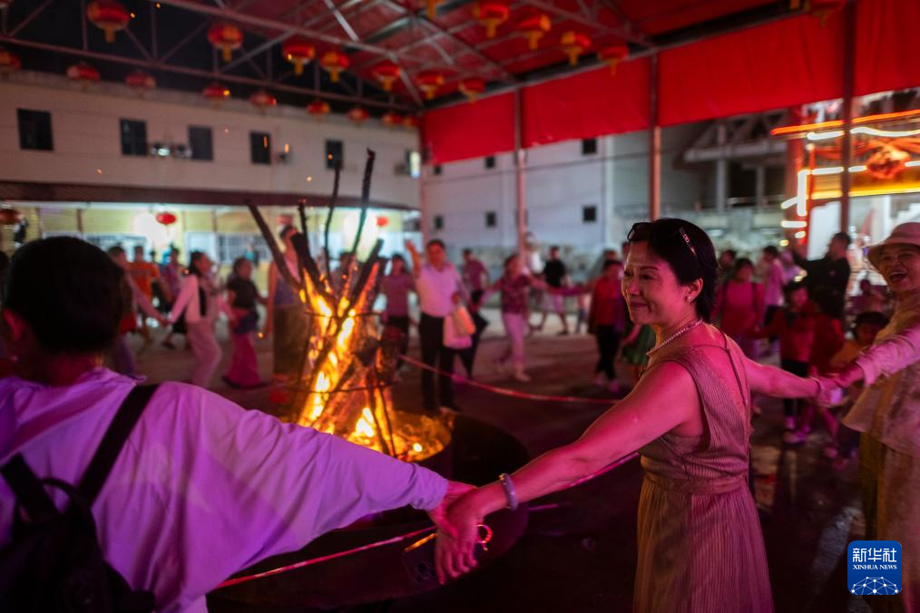 四季中国｜青山当户 白云过庭：“华中屋脊”上的夏日生意经