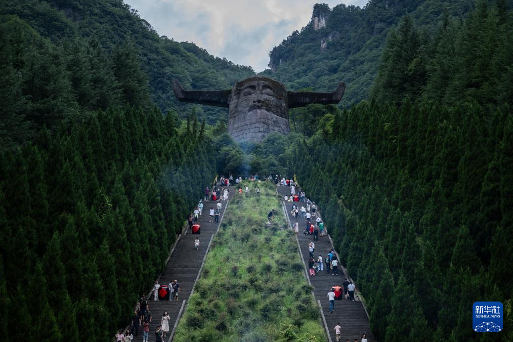 四季中国｜青山当户 白云过庭：“华中屋脊”上的夏日生意经