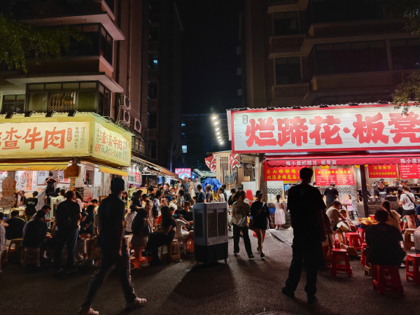 在最city的夜里 逛最烟火的成都青羊