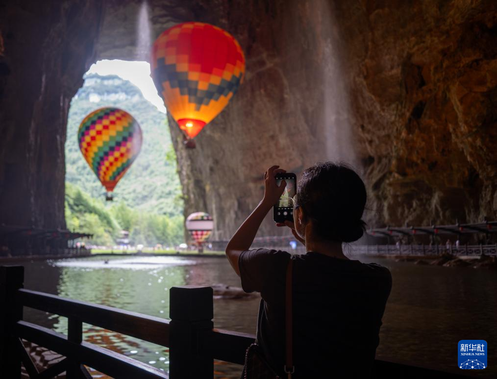 湖北利川:夏日溶洞觅清凉
