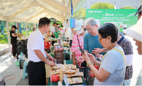 “鲁林好品”亮相济南园·林市集一周年庆展销活动，共绘绿色助农新篇章