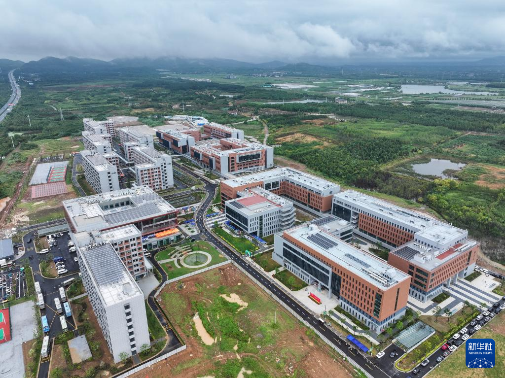 江苏南京:新校区迎来新同学