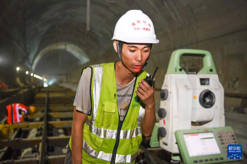 新建重庆至黔江铁路建设顺利推进