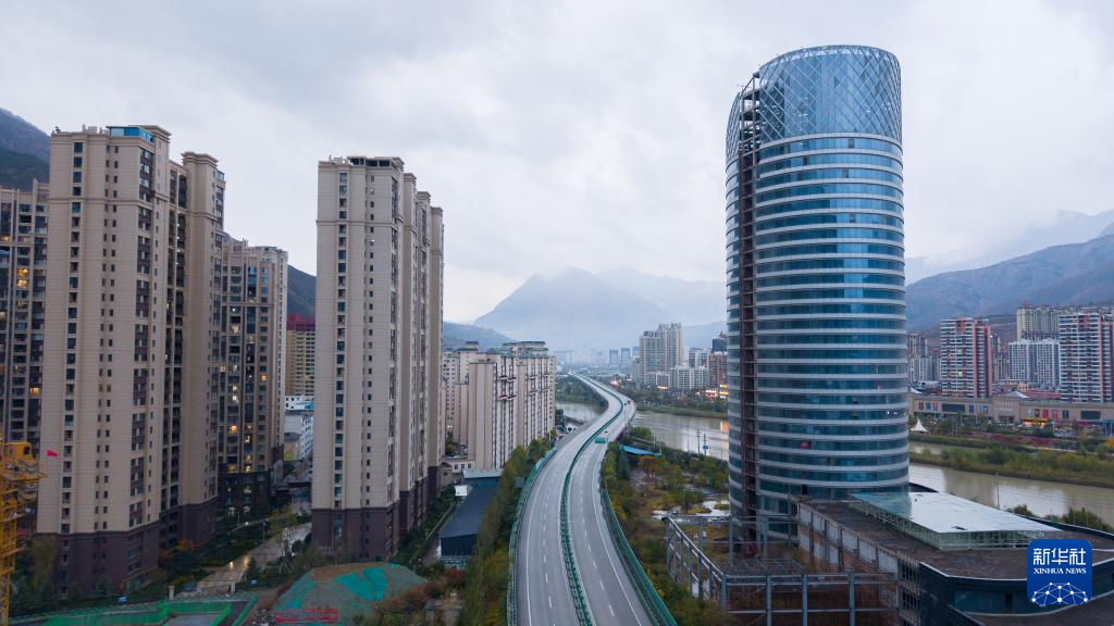 甘肃陇南:建设交通路网 破除山水阻隔