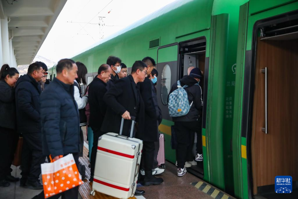 甘肃陇南:建设交通路网 破除山水阻隔