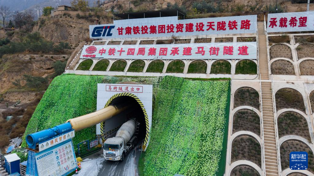 甘肃陇南:建设交通路网 破除山水阻隔