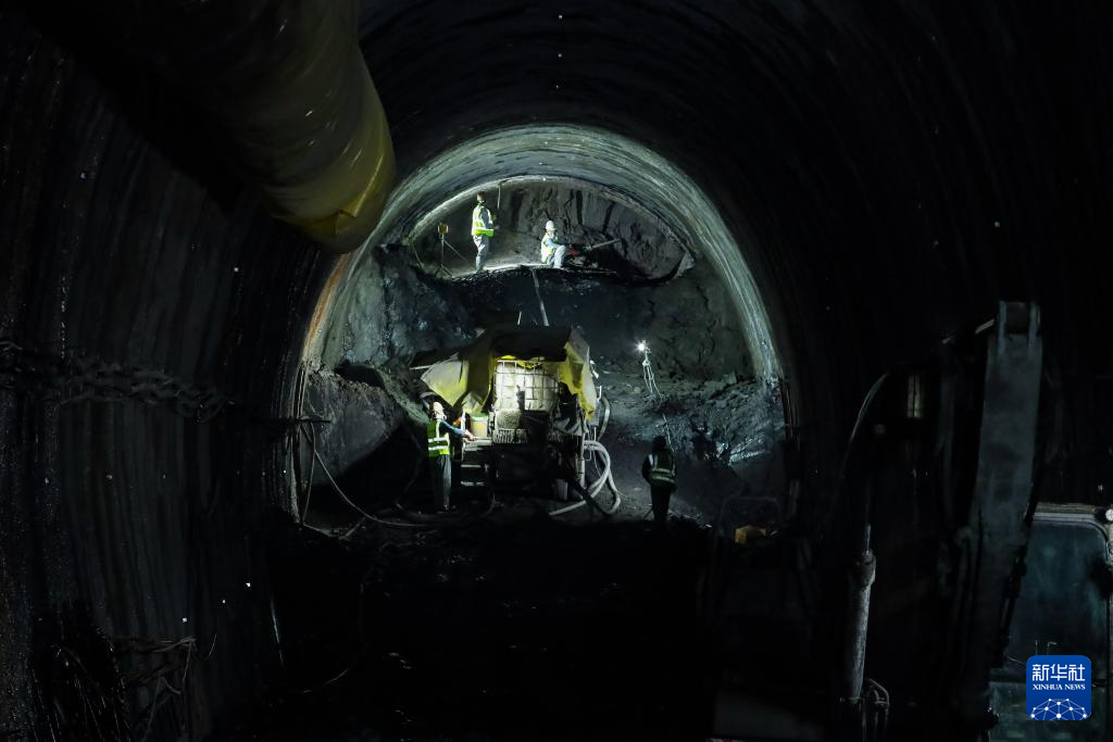 甘肃陇南:建设交通路网 破除山水阻隔