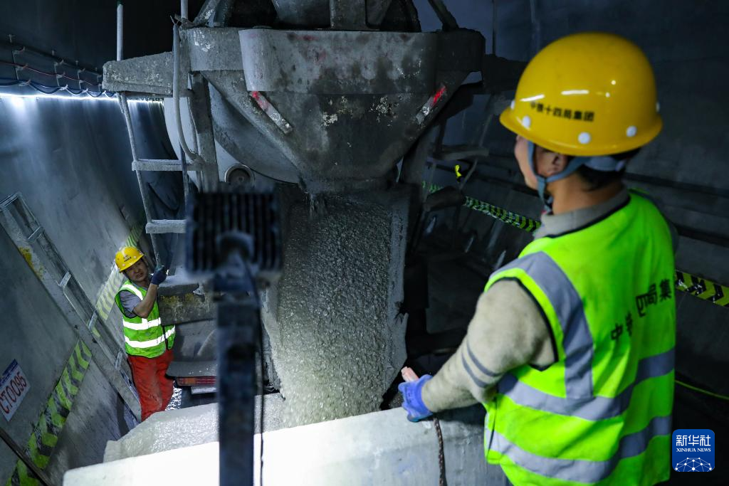 甘肃陇南:建设交通路网 破除山水阻隔