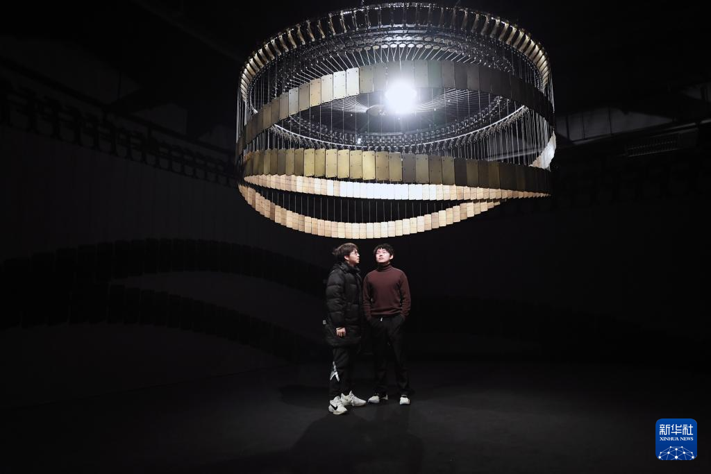 北京：《能量宇宙》艺术展开展