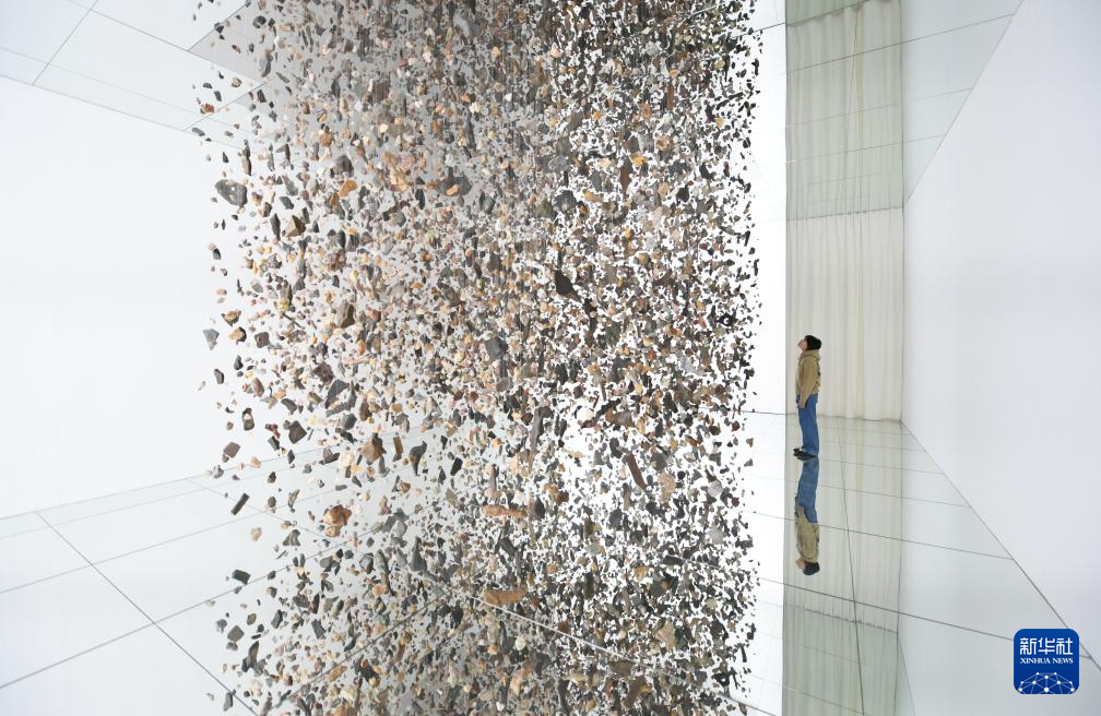 北京：《能量宇宙》艺术展开展