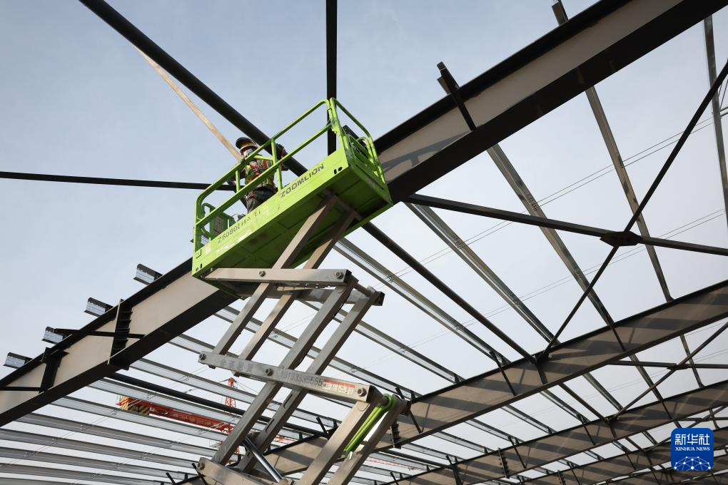 甘肃临夏:冬季施工“不打烊” 重点项目建设忙