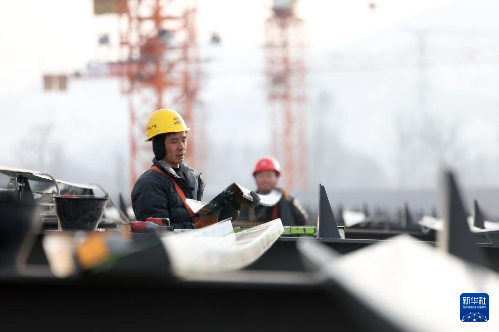 甘肃临夏:冬季施工“不打烊” 重点项目建设忙