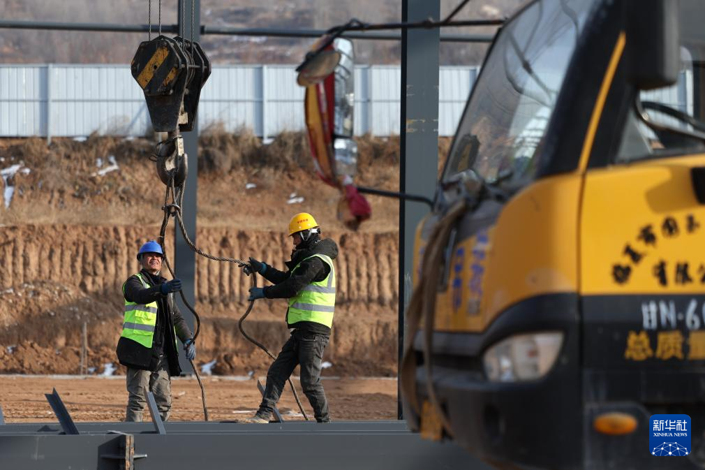 甘肃临夏:冬季施工“不打烊” 重点项目建设忙
